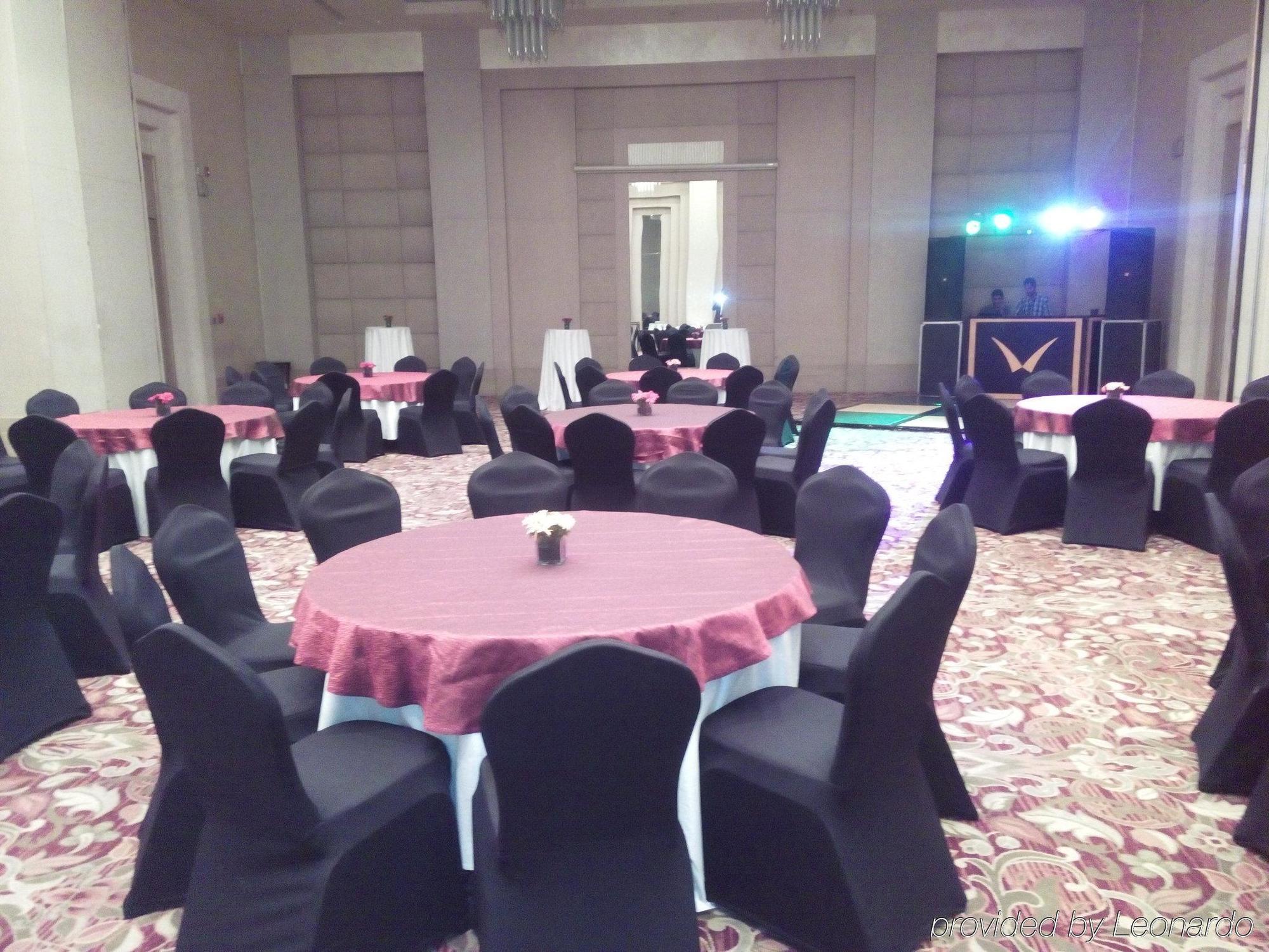 Lemon Tree Premier 2, Gurugram Hotel Gurgaon Buitenkant foto